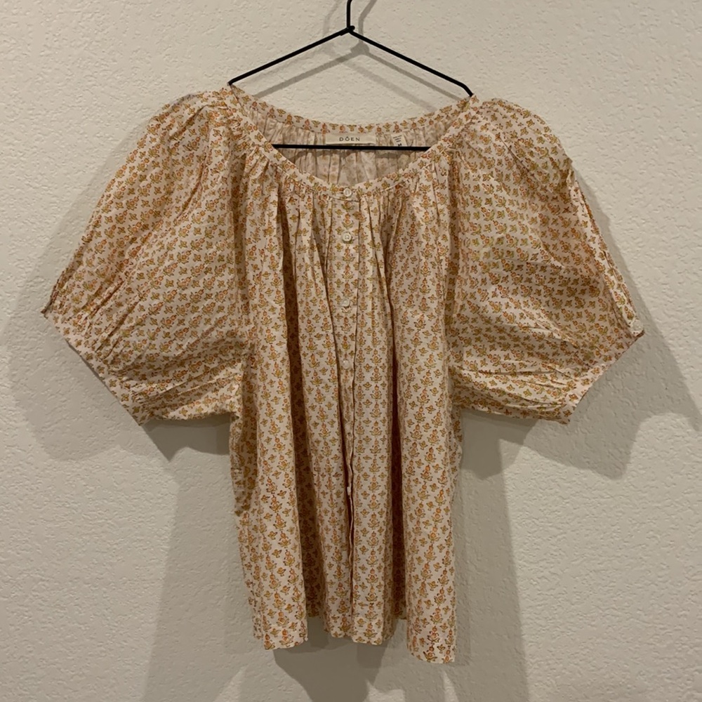 Doen June Top in Marigold Meadows - Peach Floral Puff-Sleeve Blouse - Picture 4 of 12